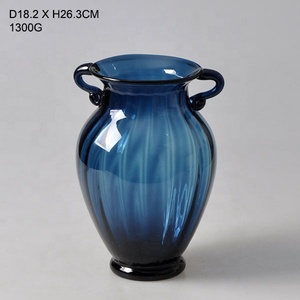 Resplandeciente Jarrón de Vidrio Hecho a Mano con Asas - Product Image 4