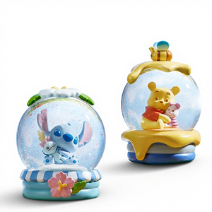 Sfera di Cristallo Decorativa a Tema 'Sweet Embrace', Confezione Originale in Scatola Colorata - Product Image 1