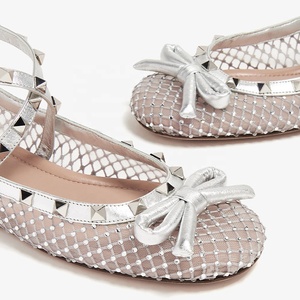 Sandalias de tacón bajo de malla con punta cuadrada y lazo de diamantes, con tiras cruzadas y remaches metálicos, talla grande 45 para mujer - Product Image 4