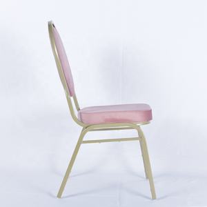 Vente en gros de chaises de restaurant empilables dorées, métalliques, fer et acier avec tissu en velours - Product Image 4