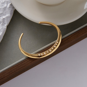 Bracelet ouvert en diamant, acier inoxydable 18 carats, triangle, diamants naturels, bijoux pour femmes, usage quotidien, origine Yiwu - Product Image 4
