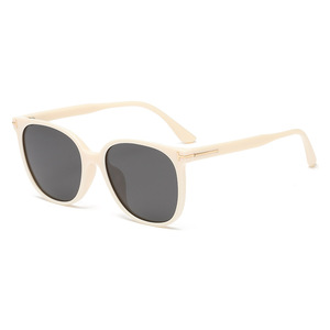 Gafas de Sol Polarizadas con Marco Blanco para Mujer, Rectangulares, Montura Completa, UV400, Moda Verano 2024 - Product Image 5