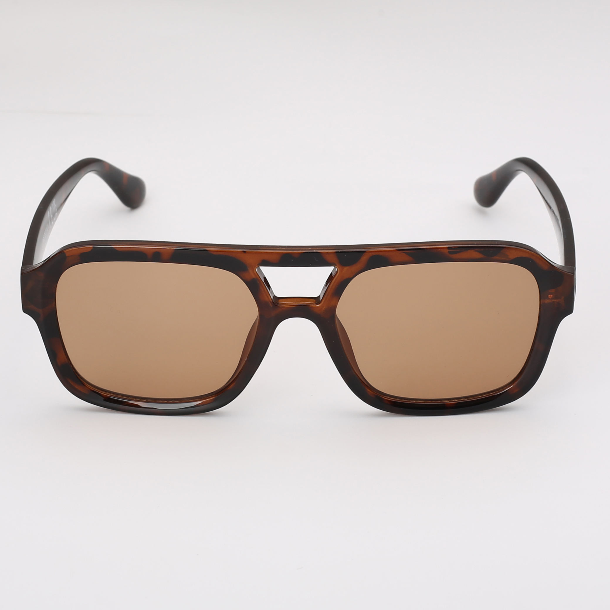 สีน้ำตาล