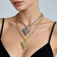 Collier tendance CH-HDN2265 plaqué or avec pendentif coquillage cœur, collier de perles avec pendentif coquillage cœur, collier à fermoir perles et perles de cuivre