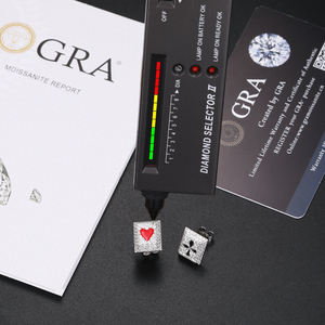 Pass Diamond Tester Moissanite Poker Stud Boucles d'oreilles Or blanc Argent sterling 925 Lab Mossanite Émail Coeur rouge et Club noir - Product Image 4