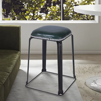Chaise empilable sans bras peu encombrante facile à ranger pour la maison ou l'appartement