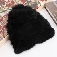 Bonnet tricoté en mélange de peluche noire pour femme, chaud, couleur unie, style urbain, idéal pour l'hiver et l'automne, parfait pour les sorties, les voyages et le shopping, ajustement confortable