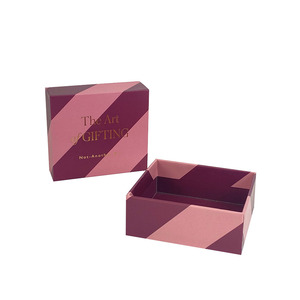 Boîte cadeau rigide carrée noire en carton pour bijoux - Product Image 2