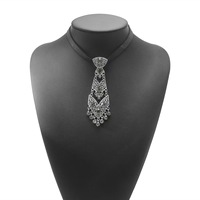 N12663 Collier de perles d'imitation transfrontalier Europe-Amérique, design de niche tendance, touche haut de gamme, cadeau pour femme