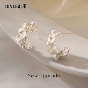 ต่างหูรูปดอกไม้ Dinle เงินแท้ S925 ประดับมุก รูปทรงตัว C สำหรับผู้หญิง สวมใส่ได้ทุกวัน - Product Image 1