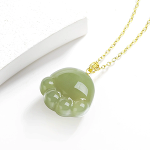 จี้รูปอุ้งเท้าแมวหยกเขียวหยกเจไดต์วัสดุธรรมชาติแท้ ประดับทองคำแท้ 18K พร้อมสร้อยคอหยก - Product Image 3