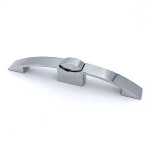 Oferta Especial: Tirador de Cierre a Presión sin Llave para Muebles de Autocaravana, RV y Cocina, de ABS y Aleación de Zinc, Acabado Níquel Satinado, Contemporáneo, Corte de 12mm - Product Image 3