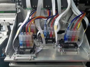 Tinta solvente ecológica para impresoras de cabezal de impresión I3200/5113 DX5 tinta de publicidad CMYK 4 colores para uso en interiores y exteriores tinta de impresora - Product Image 4