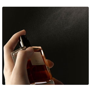 Vietnam WeWood Botella de spray de perfume de alta calidad Cubo Diseño cuadrado Tapa DE CORONA DE MADERA marrón - Product Image 5