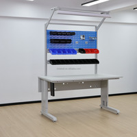 Mesa de Trabajo para Ensamblaje Electrónico DETALL, Diseñada para Ensamblaje de Semiconductores con Riel de Alimentación de Luz LED y Almacenamiento de Herramientas