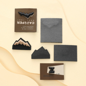 Parche de Cuero en Rollo con Logotipo Grabado <span class=keywords><strong>para</strong></span> Prendas <span class=keywords><strong>y</strong></span> <span class=keywords><strong>Ropa</strong></span>, Venta al Por Mayor - Product Image 2