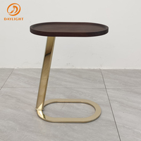 Table d'appoint moderne en fer à deux styles, plateau en bois, finition laiton brossé, usage polyvalent, accessoire pour la maison, la cuisine, le salon