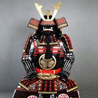 Armure de samouraï japonaise Yoroi en métal noir et rouge, faite à la main, découpée, entièrement portative, avec casque Kabuto, pour exposition muséale, cosplay et collection