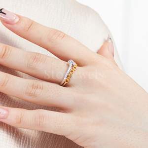 Stonewels Diseño clásico original Anillo de banda de eslabones de oro rosa Fusión audaz de eslabones de oro entrelazados con moissanita para bodas - Product Image 6