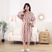 Rétro genou longueur robe de chambre en gros genou longueur peignoirs de bain à capuche vert rayure hiver maison bonne Absorption peignoir