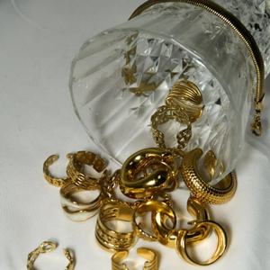 Anillos de Acero Inoxidable de Moda, Personalizados, Chapados en Oro, Resistentes al Deslustre, Impermeables, Geométricos y Gruesos para Mujer, Venta al Por Mayor - Product Image 1