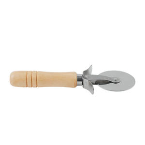 Cortador de acero con mango de madera para <span class=keywords><strong>Pizza</strong></span>, cortador redondo de <span class=keywords><strong>Pizza</strong></span>, masa de <span class=keywords><strong>Pasta</strong></span> de acero inoxidable, herramientas para hornear, M1055 - Product Image 5