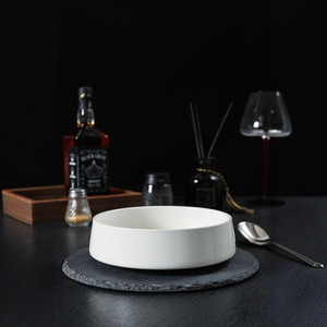 Tazón redondo de cerámica blanca resistente a altas temperaturas, apto para lavavajillas, para uso en hoteles, postres y fiestas. - Product Image 1