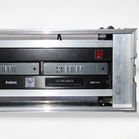 Équipement de sonorisation audio en rack 2U personnalisé Circuit amplificateur ST Flight Box avec boule d'éclairage absorbant les chocs