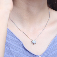Collier pendentif flocon de neige HOVANCI, ensemble de bijoux en acier inoxydable pour femmes, boucles d'oreilles fleur flocon de neige, cadeau de Noël