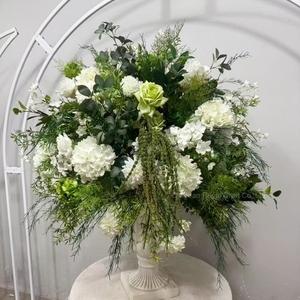 Centrotavola di Lusso con Sfere Floreali Rosa e Bianche con Fogliame Verde, Composizioni Floreali per Decorazioni da Tavolo per Matrimoni - Product Image 2
