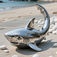 Statues de sculpture de requin en acier inoxydable modernes sur mesure grand artisanat en métal poli pour décor de piscine