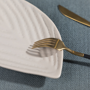 Merlin Living Assiette décorative en céramique blanche grise <span class=keywords><strong>moderne</strong></span> Vaisselle nordique de luxe en porcelaine mate avec forme de feuille de palmier Décoration intérieure - Product Image 5