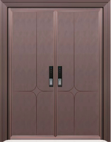 Porte extérieure de sécurité à double battant en aluminium moulé gaufré, avec accents en laiton antique, pour maisons de luxe