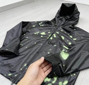 Giacca da Escursionismo Personalizzata per Uomo con Cambio Colore, Reattiva all'Acqua, Riscaldata e a Temperatura Controllata - Product Image 1