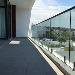 <span class=keywords><strong>Balustrade</strong></span> moderne de 12mm en verre trempé pour balcon et piscine avec main courante en acier Terrasse extérieure en <span class=keywords><strong>PVC</strong></span> Robinet d'atterrissage de balcon pour villas - Product Image 1