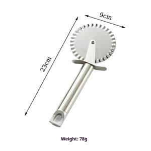 ที่ตัดพิซซ่าอเนกประสงค์แบบ<span class=keywords><strong>ล</strong></span>้อ ตัดได้ทั้งแบบหยักแ<span class=keywords><strong>ล</strong></span>ะแบบเรียบ สำหรับแพนเค้ก <span class=keywords><strong>วา</strong></span><span class=keywords><strong>ฟ</strong></span><span class=keywords><strong>เฟิ</strong></span><span class=keywords><strong>ล</strong></span> <span class=keywords><strong>ขนม</strong></span>ปังแผ่น และการอบคุกกี้ - Product Image 3