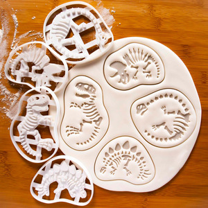Cortador de <span class=keywords><strong>galletas</strong></span> de dinosaurio de plástico personalizado de alta calidad de azafrán 4 diseños para <span class=keywords><strong>galletas</strong></span> dulces <span class=keywords><strong>precio</strong></span> - Product Image 1
