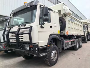 Camión volquete Sinotruk con protección frontal HOWO 371 Camión volquete con cara antigua Nuevo camión pesado Euro 2 Emission 6x4 Drive - Product Image 3