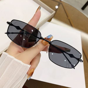 Venta al por mayor <span class=keywords><strong>Partagas</strong></span> 2024 Moda Marco de Metal UV400 Protección Unisex Gafas de Sol para Mujeres Hombres regalo - Product Image 3