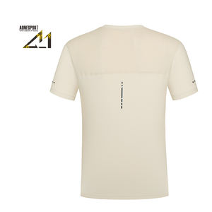 T-shirt sportif pour homme, respirant, anti-froissement, brodé - Parfait pour la salle de sport et les entraînements actifs - Product Image 4