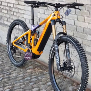 Bicicleta de Carretera Deportiva Completa 2025 C68 Allroad RED AXS E1 - Cuadro de Fibra de Carbono, Electrónica 2x12, Frenos de Disco Hidráulicos, Doble Suspensión - Product Image 1