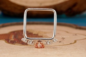 Anillo Elegante con 5 Piedras Engastadas, Joyería Artesanal Atemporal, Gemas Brillantes, Diseño Clásico, Anillos de Diamantes - Product Image 4