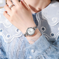 Nouvelle montre à quartz de luxe pour femme avec boîtier en acrylique écologique et bracelet en alliage, style Instagram, élégante, boîtier ovale de niche, fermoir bijou