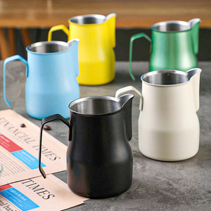 Carafe à café en acier inoxydable 304 de 750 ml avec bec en V italien, résistante à la chaleur, écologique, pour barista, avec logo personnalisé - Product Image 1