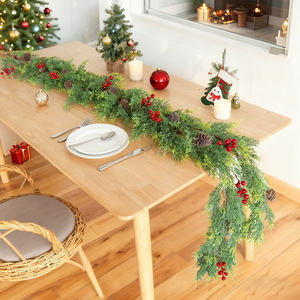 Guirlande de Noël Yan Ju 1,8 m bicolore en pin et cyprès avec baies rouges et cônes pour décorations de maison - Product Image 2