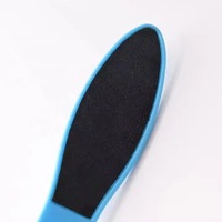 Râpe à pieds incurvée avec poignée ergonomique, outil professionnel de soin des pieds, éliminateur efficace de cuticules pour peaux sèches et rugueuses