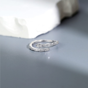 Anello a Serpente Regolabile per Donne, Anello Aperto alla Moda, Gioiello Unico e Trendy - Product Image 6
