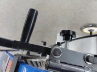 Ponceuse à bande manuelle sur mesure pour le débavurage des métaux, le meulage et le polissage des surfaces en acier inoxydable