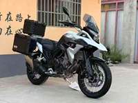 Moto Kove 500X à bras oscillant simple, ADV, 471 cm³, bicylindre, refroidissement liquide, moto de tourisme avec coffres latéraux et de toit en aluminium