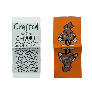 Etiquetas principales centrales de algodón tejido personalizadas - Ecológicas, lavables e impresión digital para uso en prendas de vestir - Product Image 1